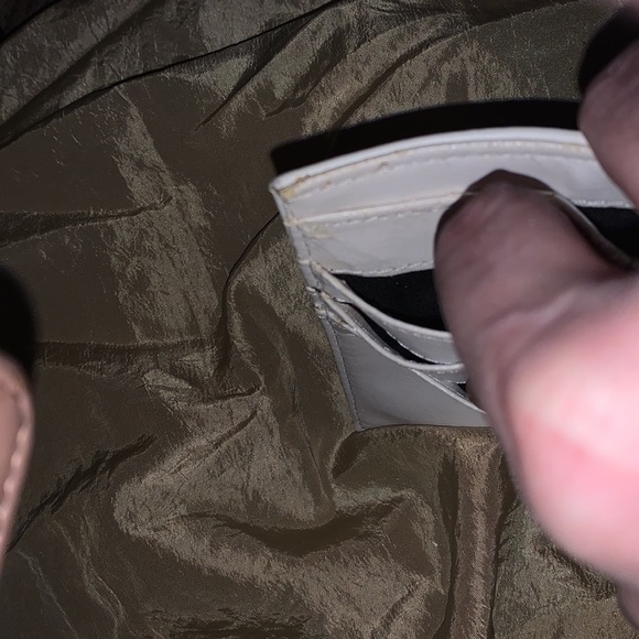 Vintage Volcom wallet.Rare find,Pre-loved, excellent condition,but some chafing - Picture 8 of 10